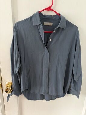 Everlane Washable Silk Button Down Blouse Blue Tie Sleeves Size 2